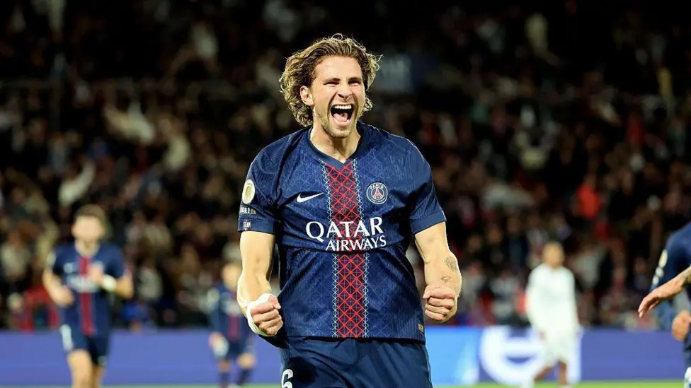 Paris St-Germain kembali ke puncak Ligue 1 dengan kemenangan nyaman atas Auxerre